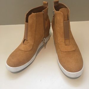 Wedge high top sneaker boot